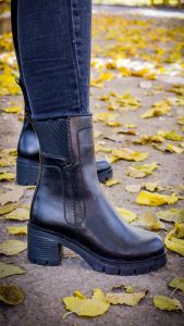 بوت تمام چرم طبیعی زنانه کد ۱۱۶۸