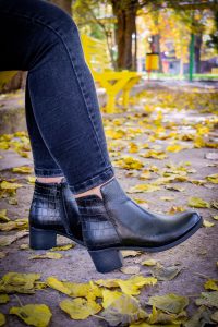 نیم بوت زنانه چرم طبیعی برند AGM کد ۳۴۱