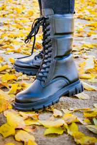 بوت تمام چرم طبیعی زنانه کد ۱۱۱۰