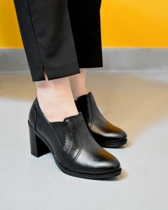 کفش زنانه چرم طبیعی برند سهیل مشکی کد ۹۱۰