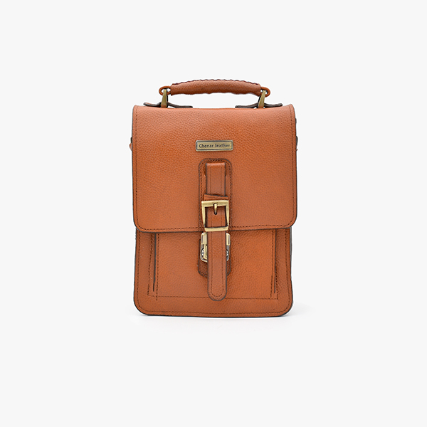 _DSC0420 کیف دوشی مردانه چرم طبیعی برند چنار مدل قفل ناخنی عسلی