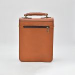 کیف دوشی مردانه چرم طبیعی برند چنار مدل قفل ناخنی عسلی