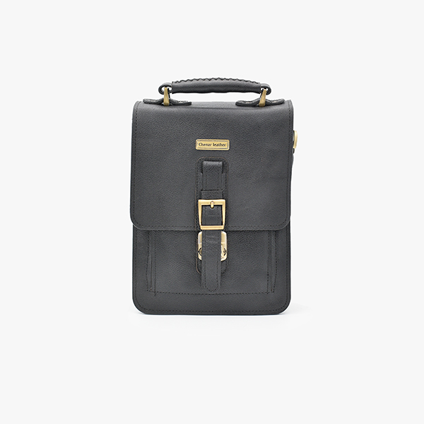 _DSC0429 کیف دوشی مردانه چرم طبیعی برند چنار مدل قفل ناخنی مشکی