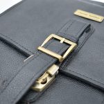 کیف دوشی مردانه چرم طبیعی برند چنار مدل قفل ناخنی مشکی